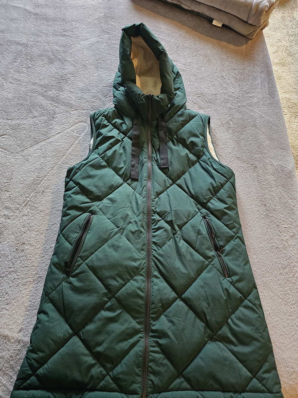 Koolaburra By UGG Quilted Hooded Puffer Vest in Forest Green
